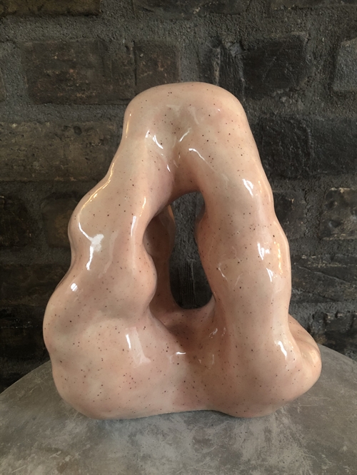 Keramik skulptur af Pernille Calundan